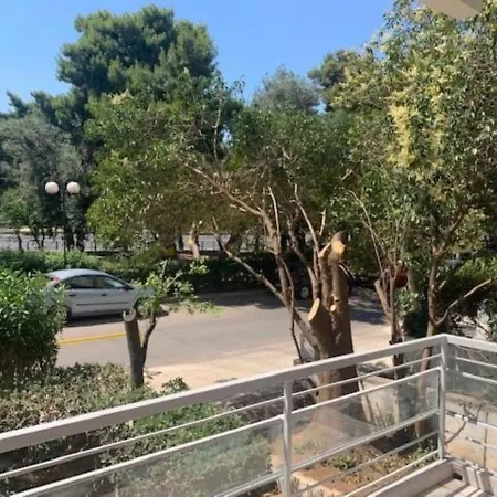 Appartamento Flisvos Marina Refurbished
